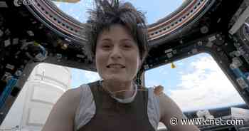 ISS Astronaut Rocks 'Battlestar Galactica' Starbuck Cosplay in Orbit     - CNET