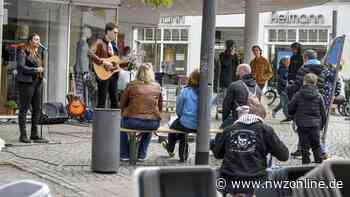 Straßenmusik in Varel: „Steamy Windows“ heizen Fußgängern ein - Nordwest-Zeitung