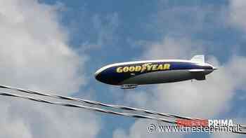 Tutti con il naso all'insù, sopra Trieste il dirigibile della Goodyear - TriestePrima