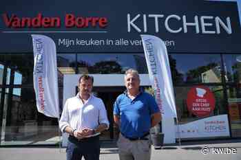 Buren Jan (46) en Jan (57) uit Merelbeke openen nieuwe Vanden Borre Kitchen in Sint-Eloois-Vijve - KW.be
