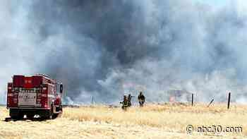 Crews battling 2 fires in Fresno County