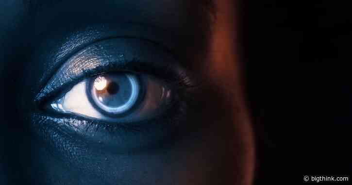 Huge milestone as human subject wears augmented reality contact lens for first time - Big Think