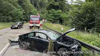 Schwerer Unfall in Wildberg: 21-Jährige verliert beim Überholen auf B 463 die Kontrolle