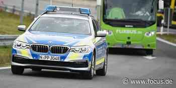 Erlangen: Mann rastet bei Polizeikontrolle von Bus aus und geht auf Fahrer los - FOCUS Online