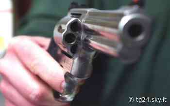 Catania, un uomo ferito a colpi di pistola alle gambe: indagini - Sky Tg24