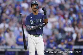 Moore homers off Gurriel's glove, Mariners beat Toronto 8-3 - Squamish Chief
