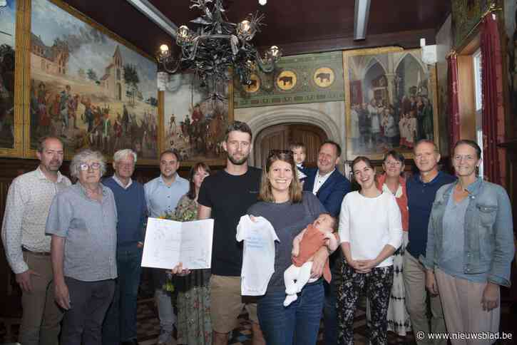 Baby Jade is 16.000ste bewoner, en daar krijgt ze cadeautje voor