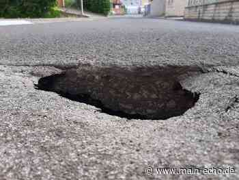 An zwei Stellen ist in Marktheidenfeld am Wochenende der Straßenbelag eingebrochen - Main-Echo