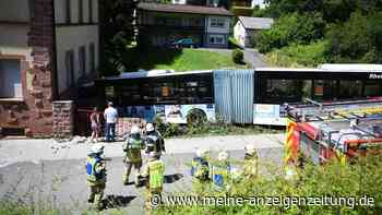 Schwerer Bus-Unfall in Heidelberg: Ein Todesopfer – Ermittlungen gegen den Fahrer