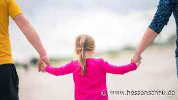 Zahl der Pflegekinder auf Höchststand: So will Hessen Pflegeeltern digital besser erreichen - hessenschau.de