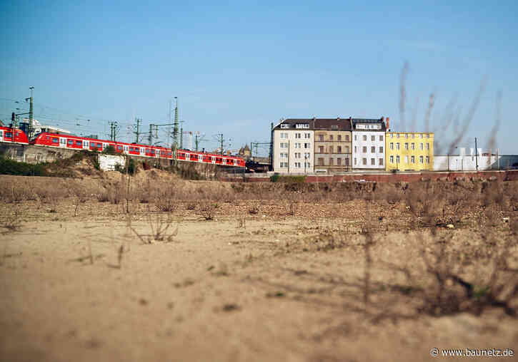 Filmtipp: Immobilienpoker
 - Dokumentation über Adler Group in der ARD-Mediathek