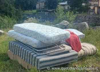 RONCO CANAVESE - Materassi buttati nel prato, #taggailmaiale «sale» in montagna... - QC QuotidianoCanavese
