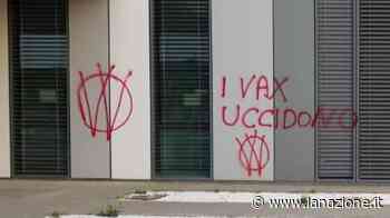 Prato, scritte ‘No Vax' all’esterno dell’ospedale e del Centro Covid Pegaso - LA NAZIONE