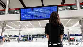 New Delta airport screen shows personalised flight info to dozens of travellers at once using AI - Euronews
