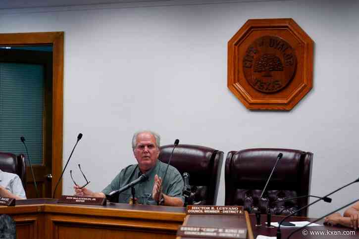 Uvalde mayor: No officers saw gunman before he entered Robb Elementary