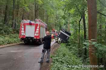Kleintransporter drohte am Schloss Sachsenburg abzustürzen - freiepresse.de