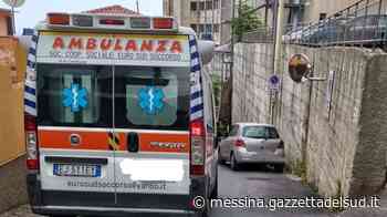 Messina, ambulanza bloccata per auto in sosta vietata in via Montepiselli - Gazzetta del Sud - Edizione Messina