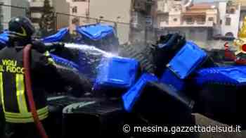 Messina, domato l'incendio in un deposito: il video dello spegnimento - Gazzetta del Sud - Edizione Messina