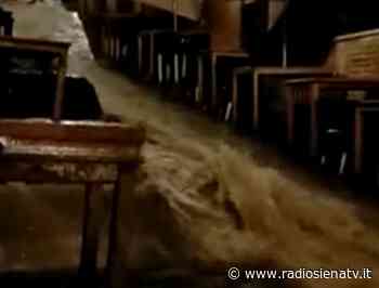 Maltempo a Siena, un fiume d’acqua in Fontebranda - RadioSienaTv