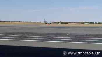 Des organisations patronales appellent au maintien de la ligne aérienne Lyon-Poitiers-La Rochelle - France Bleu