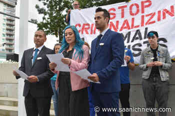 Jury begins deliberating tomorrow in Abbotsford protesters hog farm case - Saanich News