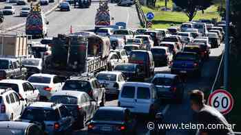 Tránsito intenso en los accesos a Buenos Aires y demoras por choques en General Paz - Télam
