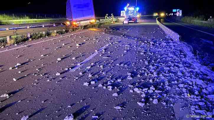 Lkw kracht auf der A6 bei Kaiserslautern in Baustellenabsperrung - SWR Aktuell
