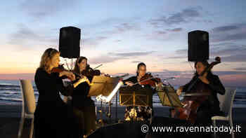 Poesia e musica all'alba sui lidi: torna "Un mare di solidarietà" per il cuore dei bambini - RavennaToday