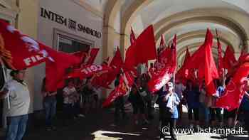 A Torino la protesta addetti alle pulizie della filiali Intesa San Paolo - La Stampa