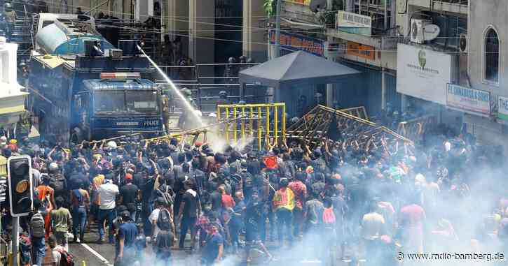 Sri Lanka: Demonstranten stürmen Amtssitz des Präsidenten