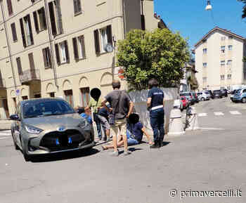 Auto contro monopattino in piazza Cugnolio - Prima Vercelli