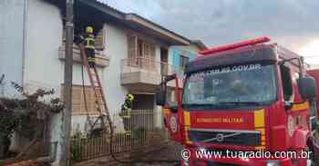 Corpo de Bombeiros atende incêndio em residência no Centro de Soledade - Tua Rádio