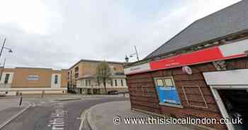 Male robbed of his phone at knifepoint outside Erith Post Office