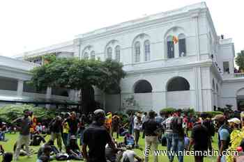 Le président du Sri Lanka en fuite, son palais envahi par des manifestants