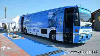 A Desenzano del Garda il Pullman Azzurro della Polizia - QuiBrescia - QuiBrescia.it