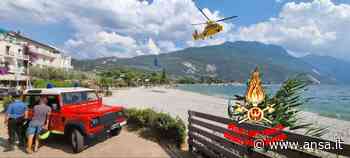 Minorenne ferito dopo tuffo di 10 metri nel lago di Garda - Agenzia ANSA