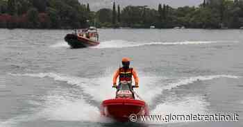 «Garda sicuro», in campo una nuova moto d'acqua: nel 2021 quasi 300 persone soccorse - Trentino