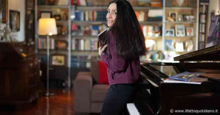 Maria Gabriella Mariani, libro e pianoforte: la compositrice che scrive musica e libri. “Così la memoria può diventare strumento per il futuro”