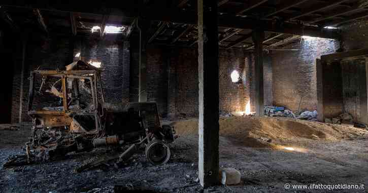 Ucraina, in fiamme campi e depositi di grano. Kiev: “L’esercito russo sta intenzionalmente distruggendo i raccolti”