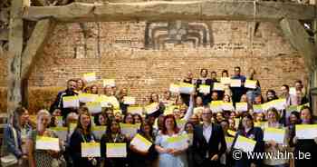 Vlaams Dierenminister Ben Weyts reikt 105 diploma's asielmedewerker uit - Het Laatste Nieuws