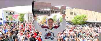 Nicolas Aubé-Kubel défile avec la coupe Stanley à Sorel