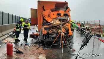 Unfall in Siegen: Fahrer eingeklemmt – Hubschrauber landet - WP News