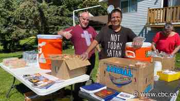 'People need people': Edmonton man feeds those in need