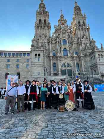 Cantabros en Santiago de Compostela con el coro de Ariños de Terra del Centro Gallego de Santander - cantabrialiberal