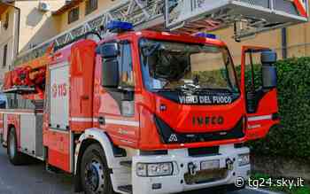 Incendio a Gallarate, fiamme in un'abitazione: morta una donna - Sky Tg24