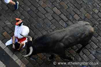 Bull runners narrowly avoid being gored at San Fermin Festival - St Helens Star