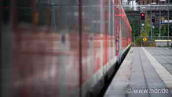 32-Jähriger fällt in Hildesheim vor Zug - Leicht verletzt - NDR.de