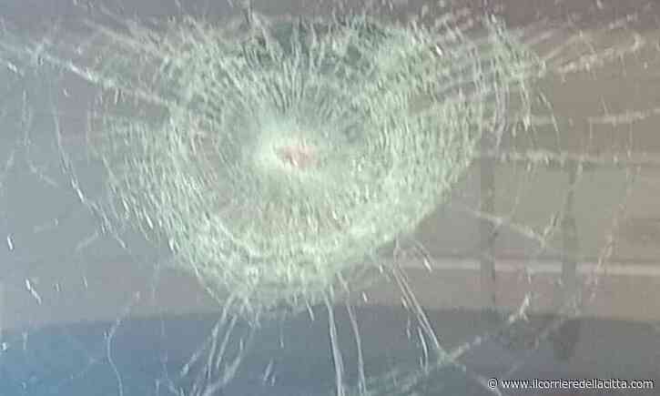 Ardea, spengono un incendio alle Salzare: vigili del fuoco presi a sassate (FOTO) - Il Corriere della Città