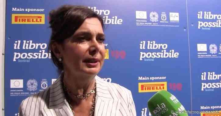 Boldrini: “Decisione aborto Usa straccia 50 anni di battaglie femministe. Cominciamo a non dare Barbie e pentole alle bambine”