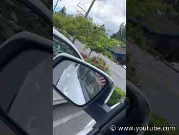 Witnesses take shocking video of Saanich, B.C. bank robbery - YouTube